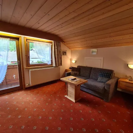 Luttinger Apartman *